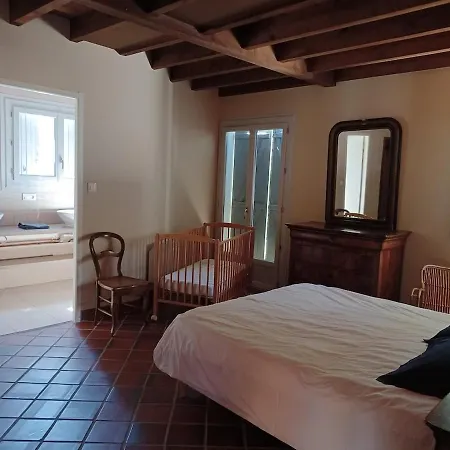 Villa Sur Grand Jardin Arboré à 2kms De La *