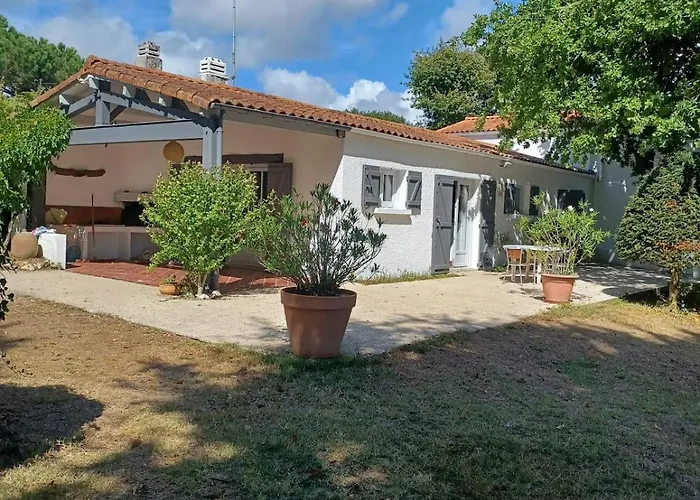 Villa Sur Grand Jardin Arboré à 2kms De La